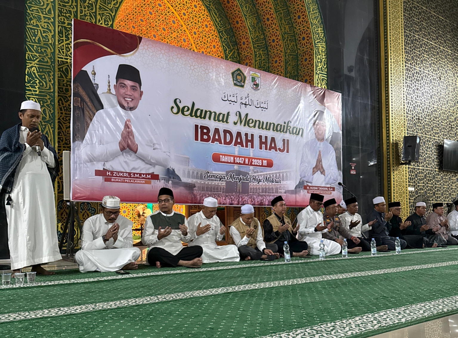 You are currently viewing Bupati  Zukri Lepas Keberangkatan 223 Jemaah Calon Haji Kabupaten Pelalawan