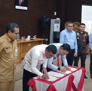 Read more about the article Pemkab dan Kejari Pelalawan Tandatangani MoU, Perkuat Pendampingan Hukum