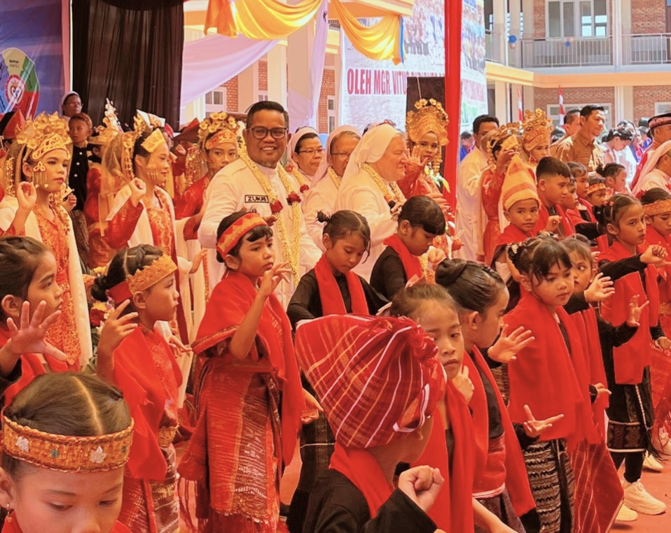 Read more about the article Bupati Zukri Resmikan Gedung TK, SD dan SMP Assisi di Pangkalan Kerinci
