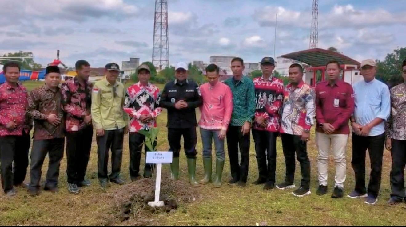 You are currently viewing Dongkrak Perekonomian Masyarakat, Bupati Zukri Inisiasi Penanaman Masif Bibit Aren di Kuala Kampar