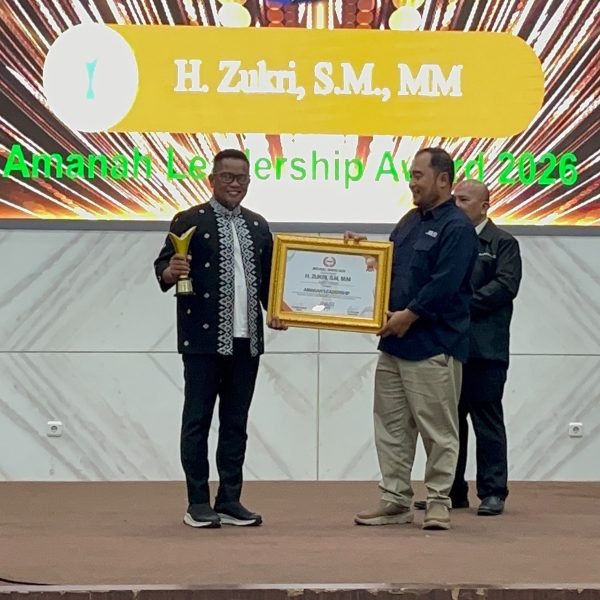 Bupati Zukri Raih Penghargaan Leadership Award 2026