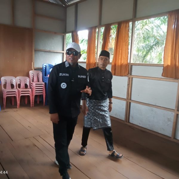 Bupati Zukri Tinjau Lokasi Rencana Pembangunan Gedung SMA Kelas Jauh di Desa Pulau Muda