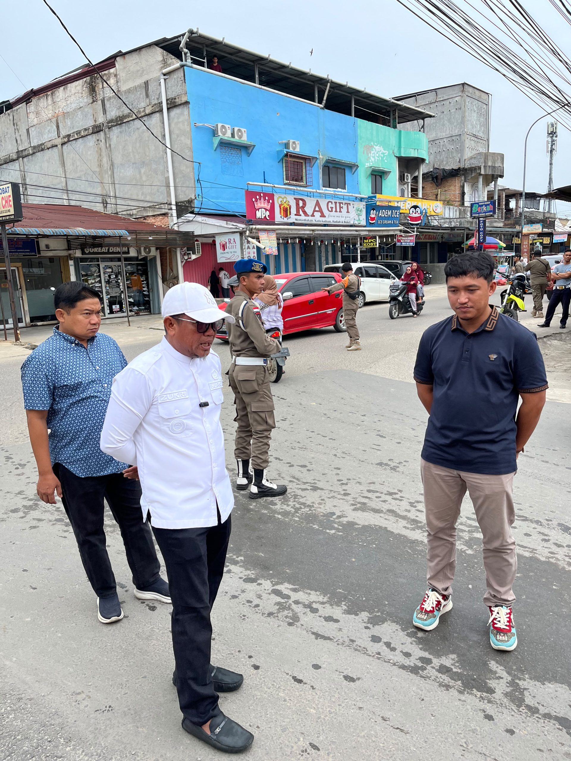 You are currently viewing Respon Keluhanan Masyarakat, Bupati Zukri himbau Provider melapor dan Tertibkan Kabel Internet di Kota Pangkalan Kerinci
