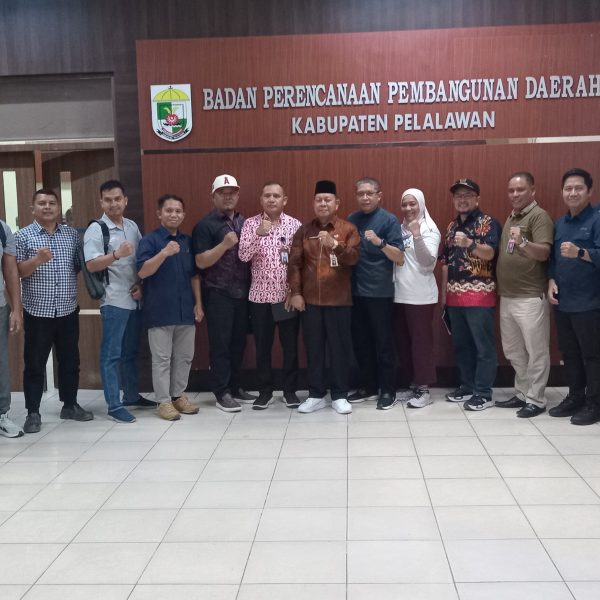 Asisten II Pimpin Rapat Koordinasi Progres Pembangunan Infrastruktur Strategis melalui Dukungan CSR Perusahaan Di Kabupaten Pelalawan