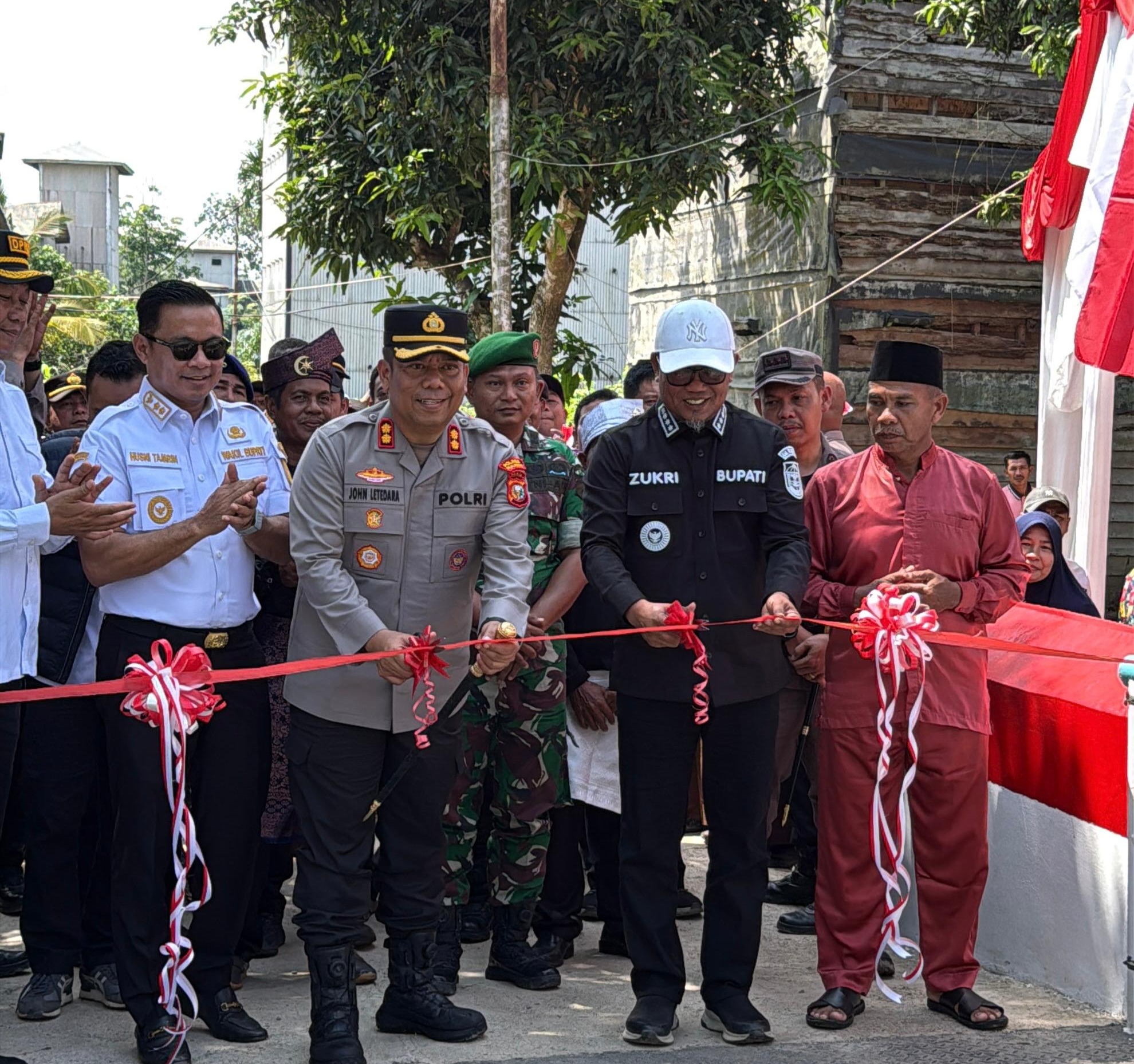 Read more about the article Bersama Wabup, Bupati Hadiri Peresmian Jembatan Merah Putih Presisi di Desa Rangsang
