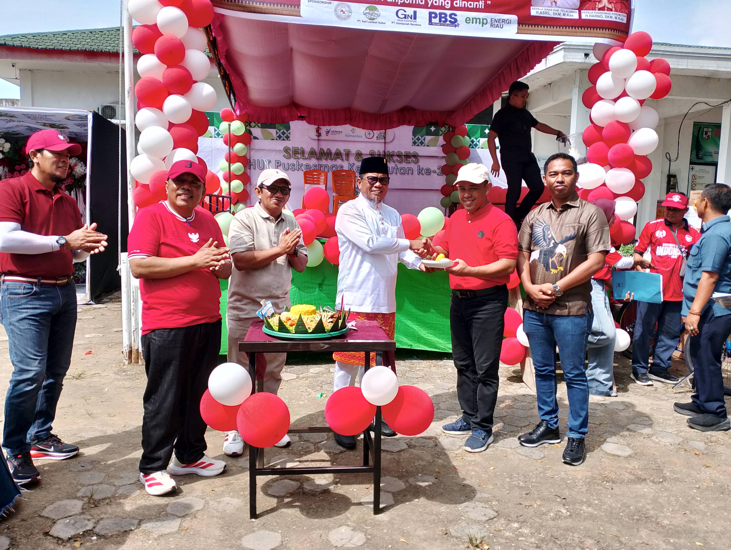 You are currently viewing Bupati Zukri Hadiri HUT Puskesmas Kerumutan Ke-25